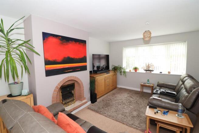 THOUGH LOUNGE/DINING ROOM
