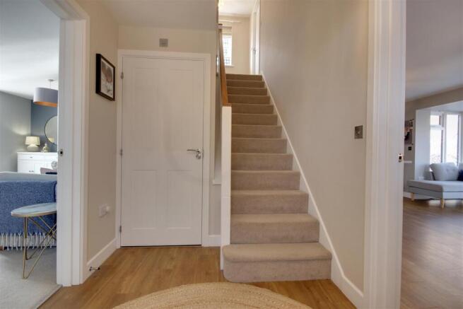 5 bed Detached for sale Image 6