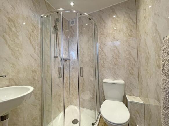 Rheola Gardens 59 - En Suite...jpg