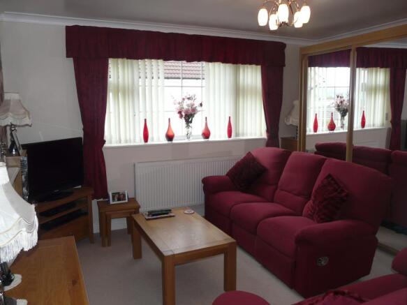 MASTER ROOM / LOUNGE