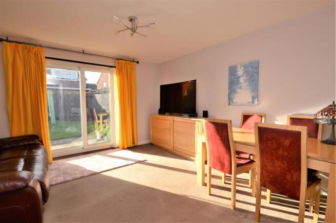 07 living room woodfield.JPG