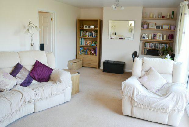 SITTING/DINING ROOM