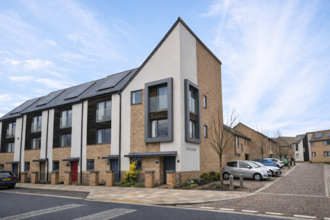 Knot Tiers Drive, Upton, Northampton, NN5