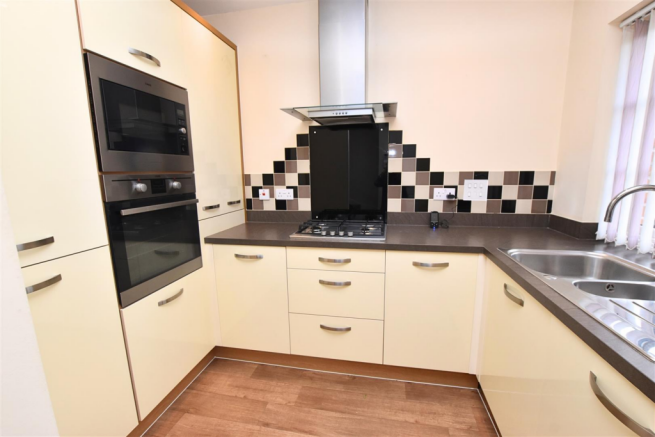 FITTED KITCHEN