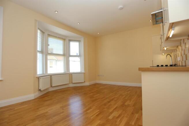 24a Blatchington Rd lounge2.jpg