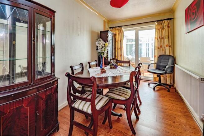 4 bed Semi-Detached for sale Image 6