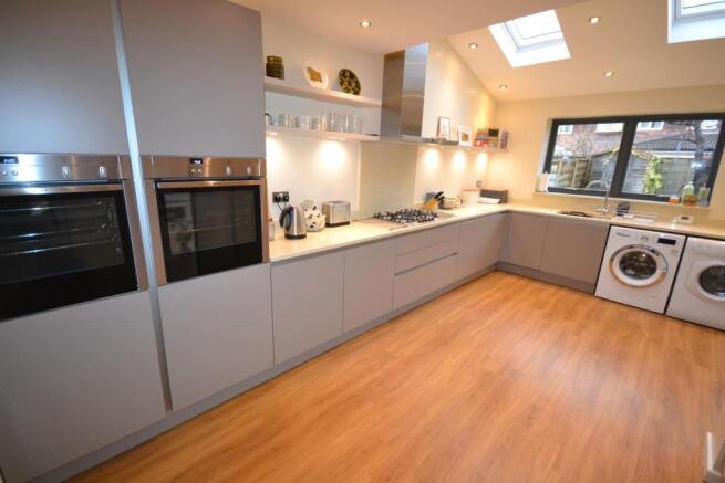 KITCHEN/FAMILY/DINING AREA