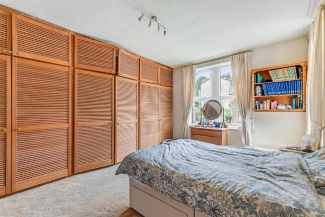 6 bed House for sale Image 6