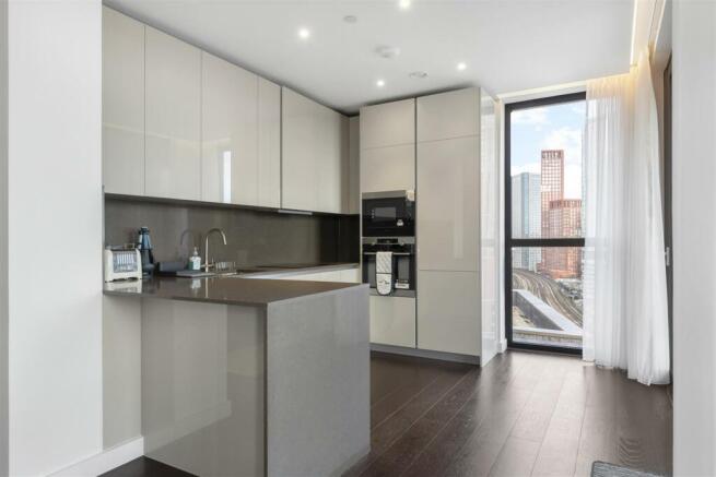 RECEPTION ROOM / KITCHEN