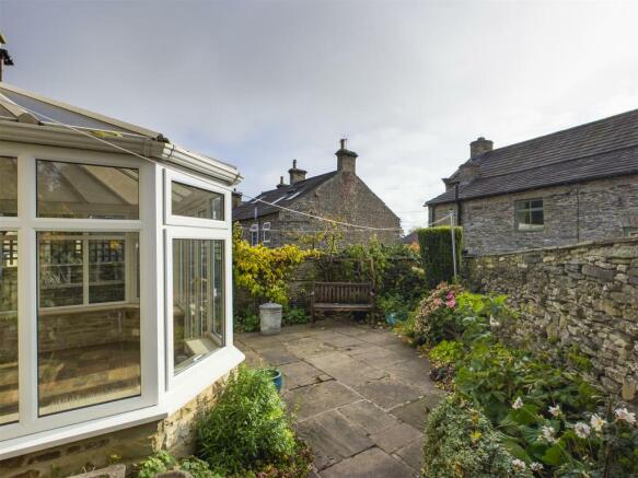 Conservatory & Courtyard.jpg