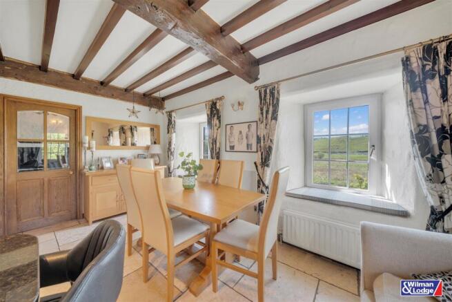 5 bed Semi-Detached for sale Image 5