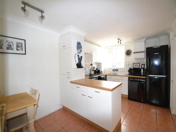 KITCHEN/DINING ROOM