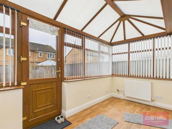 2 bed Semi-Detached Bungalow for sale Image 9