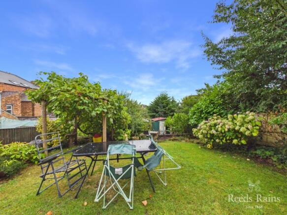4 bed Semi-Detached for sale Image 11