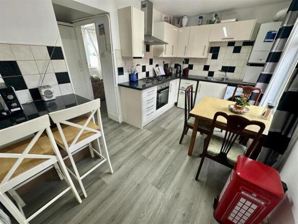 2 bed Terraced for sale Image 2