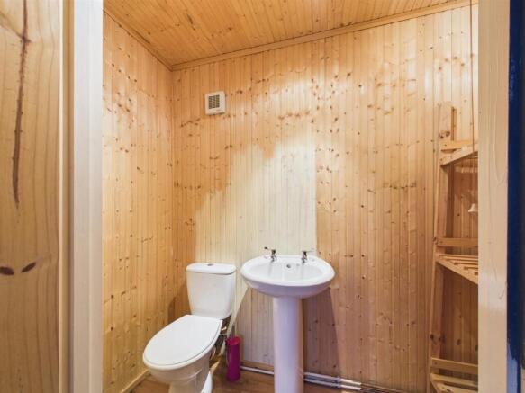 En suite w.c.