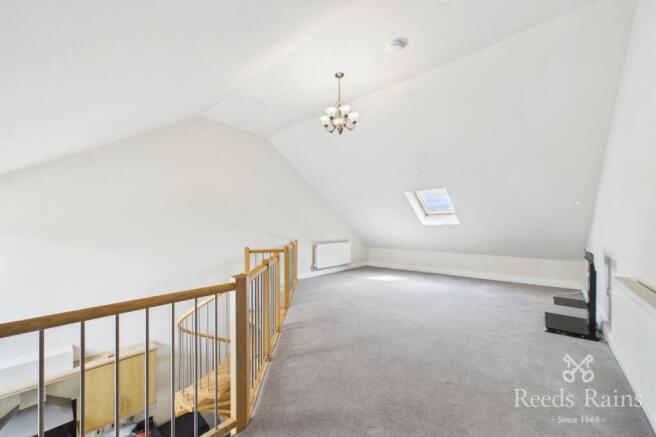 3 bed Apartment to rent Image 12