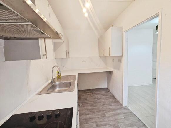4 bed Terraced to rent Image 6