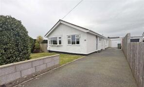 30, Y Grugan, Caernarfon LL54 7TA