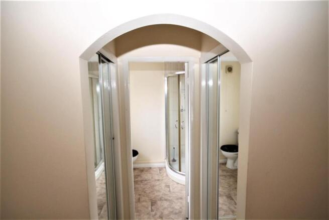 DRESSING / ENSUITE