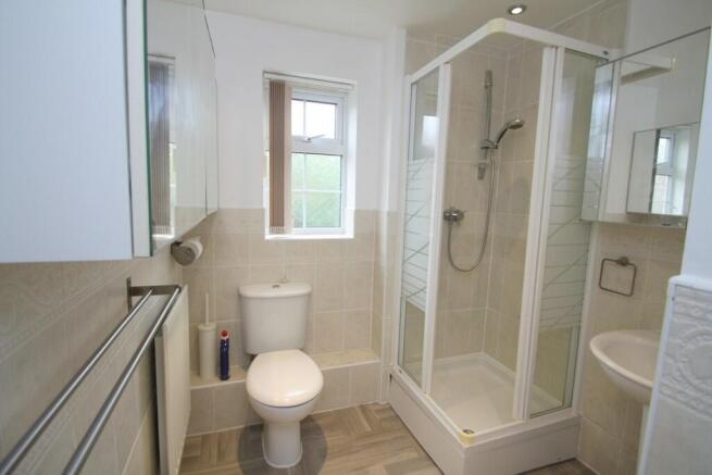 Ensuite to Bed 1