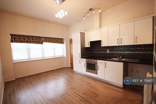 Kitchen / Lounge