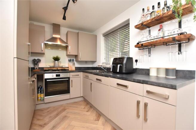 3 bed Semi-Detached for sale Image 4