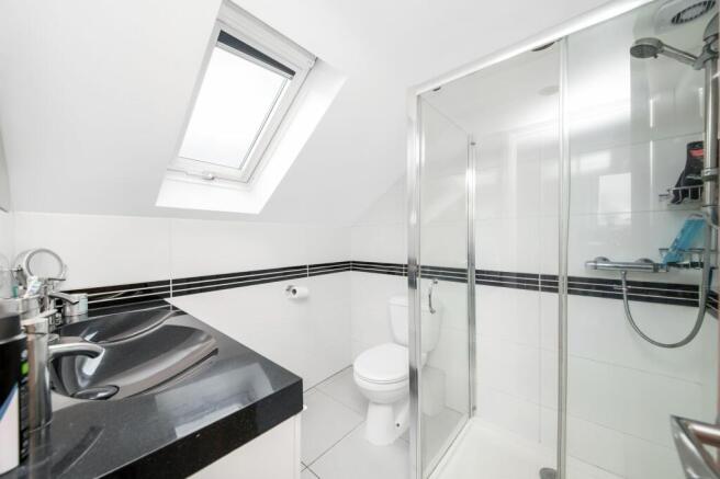 EN-SUITE SHOWER ROOM