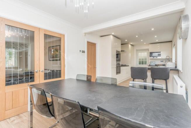 4 bed Detached for sale Image 11