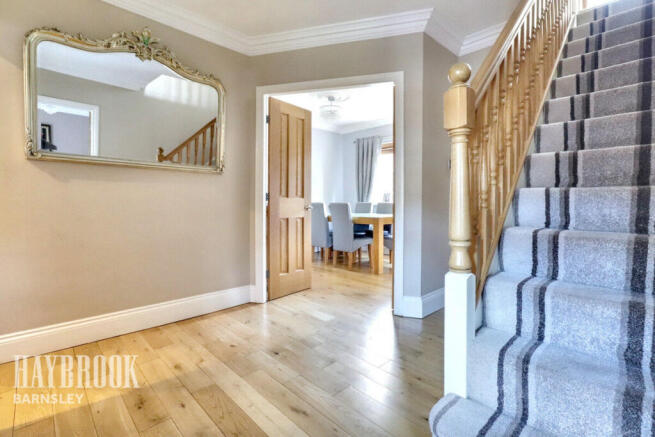 4 bed Detached for sale Image 9