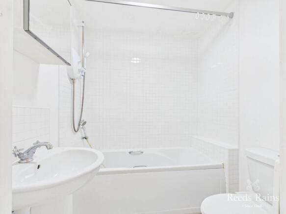 2 bed Apartment for sale Image 6