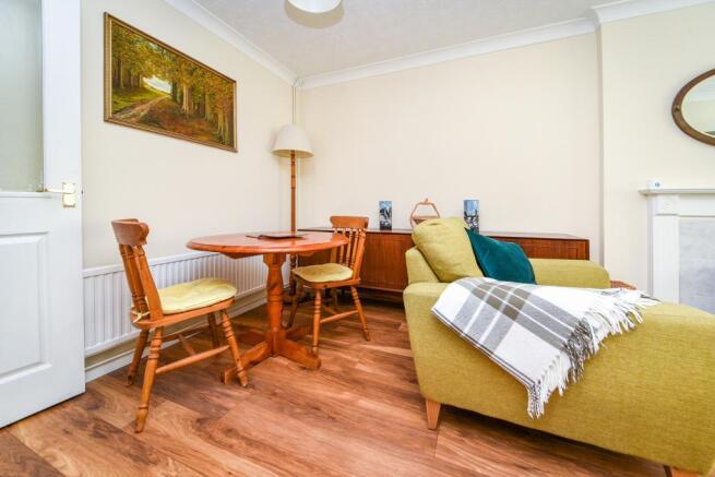 Lounge/Dining Area