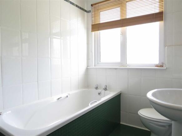 Main Bathroom: