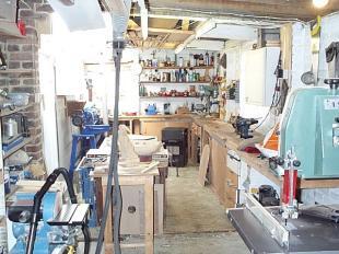 Garage/Workshop