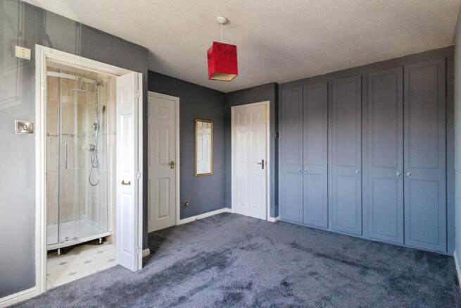 4 bed Detached for sale Image 11