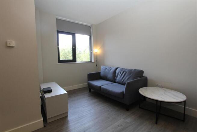 Studio to rent Image 6