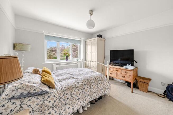 4 bed House for sale Image 12