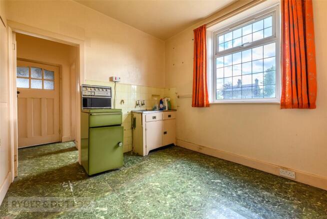 4 bed Semi-Detached for sale Image 6