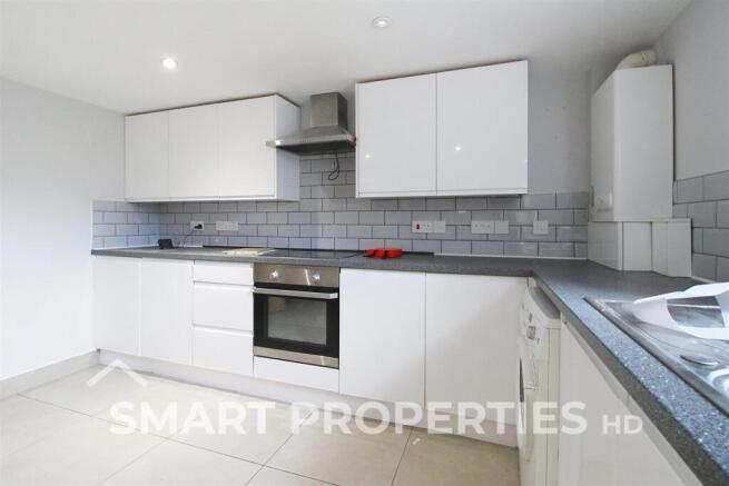 2 bed Terraced to rent Image 4