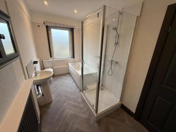 1 bed House Share to rent Image 5