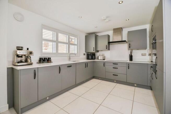 4 bed Detached for sale Image 4