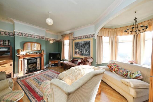 5 bed Semi-Detached for sale Image 6