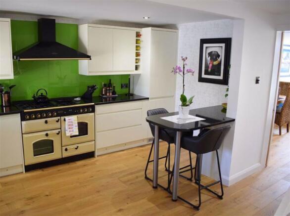 Modern Fitted Kitchen