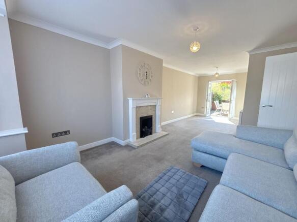 3 bed Semi-Detached to rent Image 3