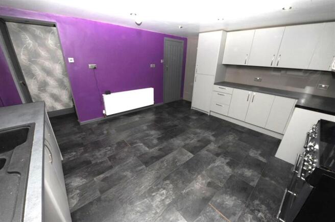 4 bed Detached for sale Image 7
