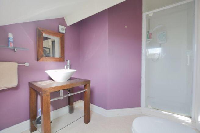 En-suite showe...