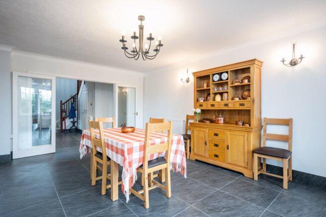 Kitchen/Dining...