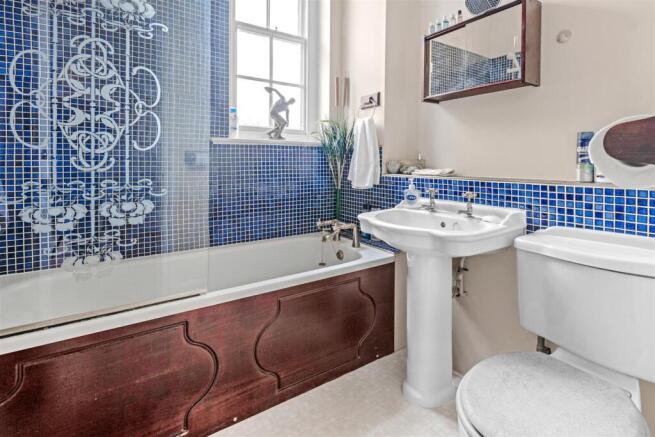 2 bed Apartment for sale Image 7