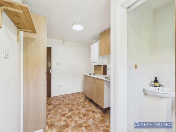 3 bed Semi-Detached for sale Image 10