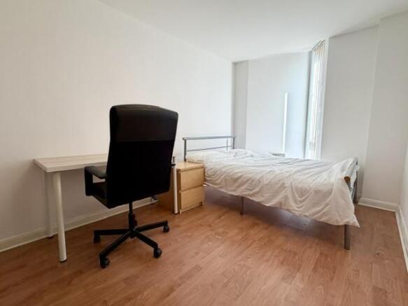 2 bed Flat to rent Image 5